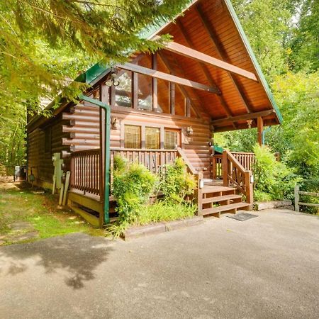 Hugs N Kisses Pool Table Hot Tub Pool Table Community Pool Close To Downtown Gatlinburg Luaran gambar
