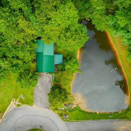 Hugs N Kisses Pool Table Hot Tub Pool Table Community Pool Close To Downtown Gatlinburg Luaran gambar
