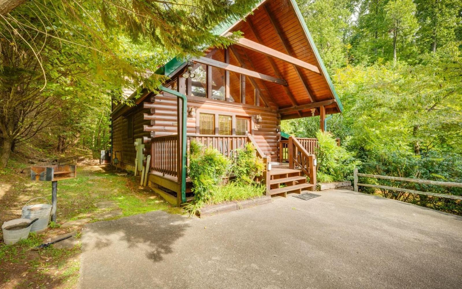 Hugs N Kisses Pool Table Hot Tub Pool Table Community Pool Close To Downtown Gatlinburg Luaran gambar