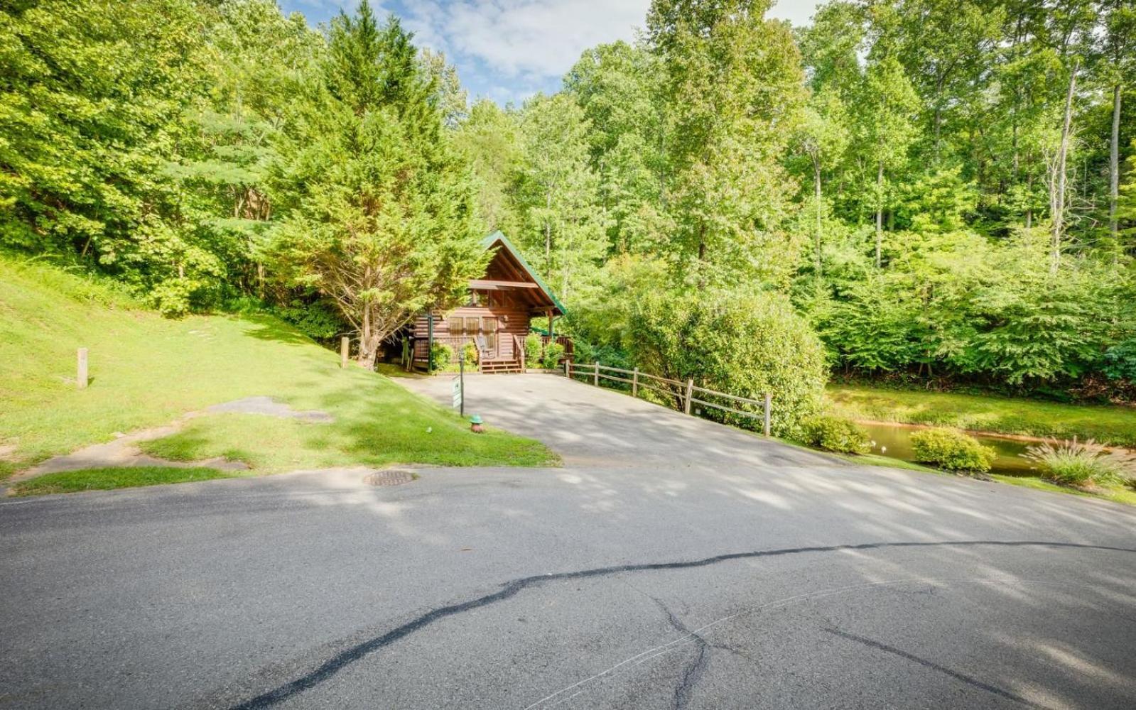 Hugs N Kisses Pool Table Hot Tub Pool Table Community Pool Close To Downtown Gatlinburg Luaran gambar
