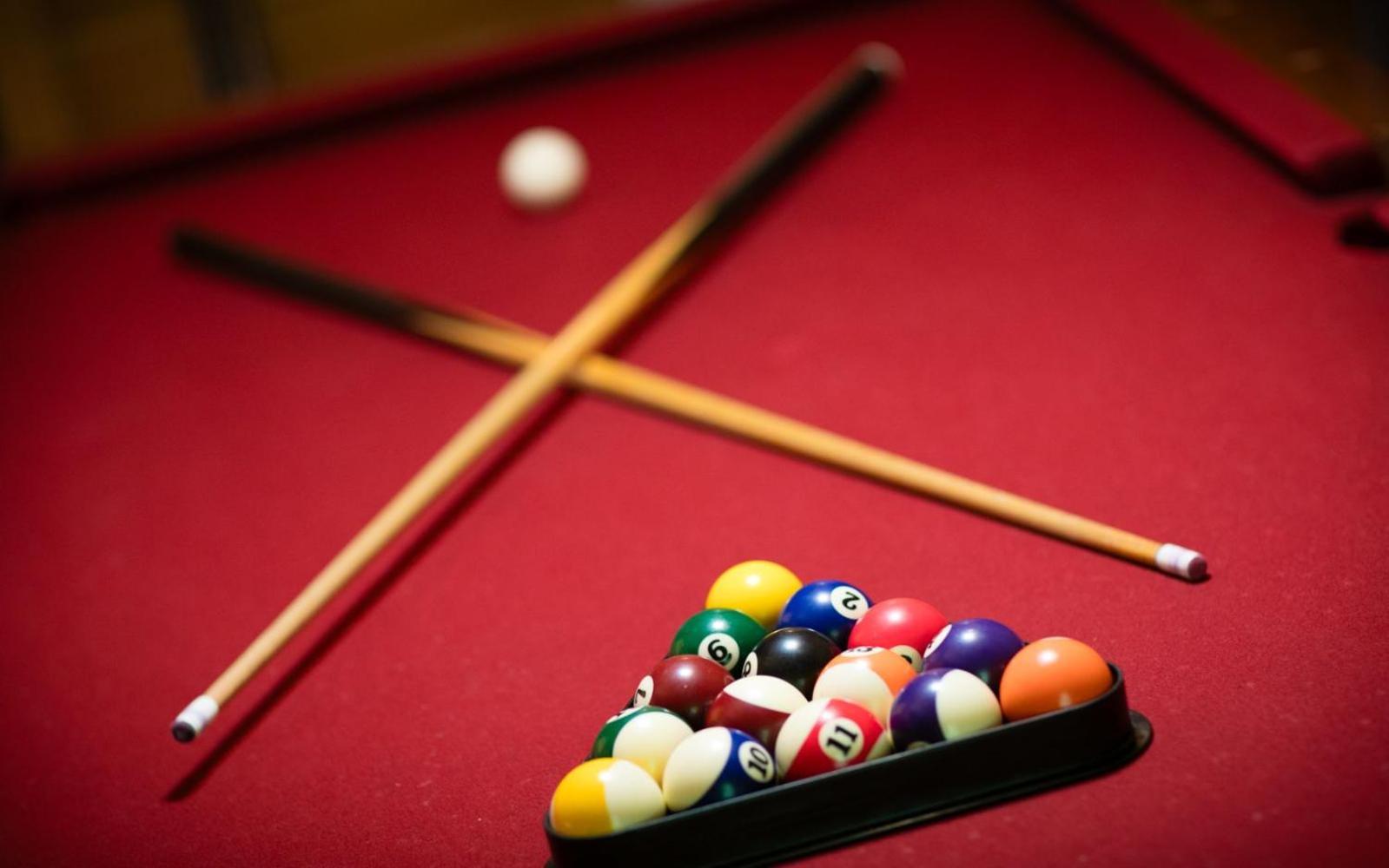 Hugs N Kisses Pool Table Hot Tub Pool Table Community Pool Close To Downtown Gatlinburg Luaran gambar